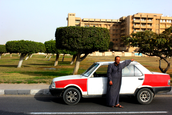 تاكسي في مدينة العاشر من رمضان