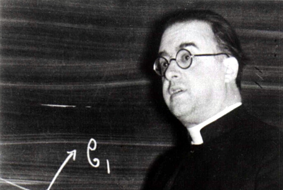 عالم الفيزياء والفلك والكاهن جورج لوميتر